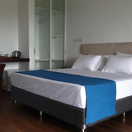 The Mountbatten Hotel Kandy Buitenkant foto