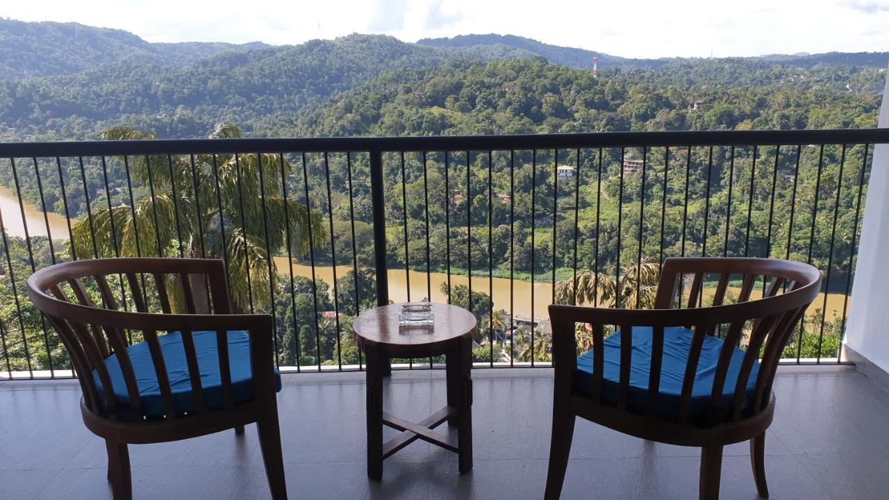 The Mountbatten Hotel Kandy Buitenkant foto
